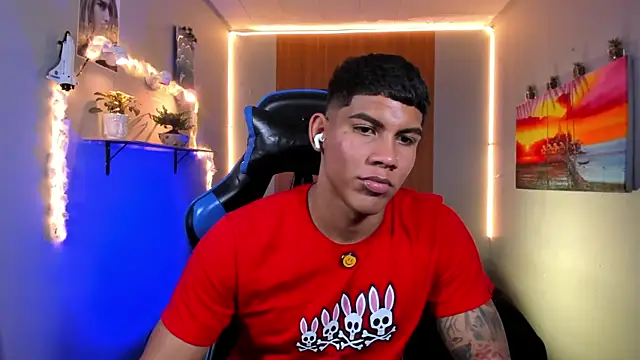 Snapshot of Damian_latinxxx chatting on July 28, 3:21 pm Damian latinxxx online show from July 28, 3:21 pm