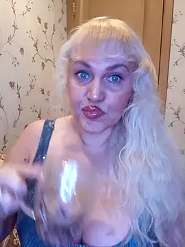 Snapshot of IsabellaBoni chatting on December 18, 7:03 am IsabellaBoni online show from December 18, 7:03 am