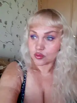 Snapshot of IsabellaBoni chatting on April 25, 6:49 am IsabellaBoni online show from April 25, 6:49 am