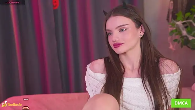 Snapshot of Bellacle chatting on October 26, 8:42 am Bellacle online show from October 26, 8:42 am