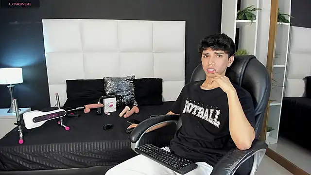 Santy carrington online show from December 5, 8:22 pm