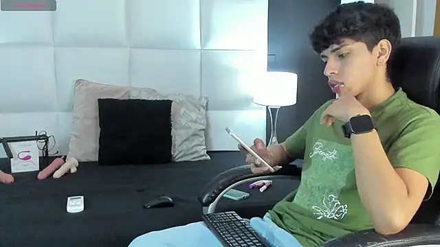 Santy carrington online show from December 9, 8:23 pm