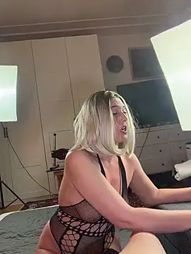 Snapshot of FoxyandTed chatting on March 25, 2:56 pm FoxyandTed online show from March 25, 2:56 pm