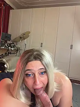 Snapshot of FoxyandTed chatting on March 28, 3:00 pm FoxyandTed online show from March 28, 3:00 pm