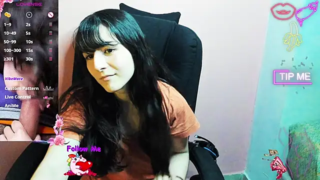 Snapshot of AddictCouple chatting on January 31, 4:47 am AddictCouple online show from January 31, 4:47 am