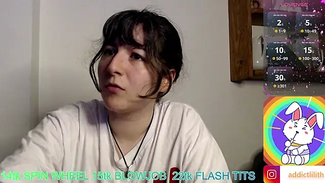 Snapshot of AddictCouple chatting on October 5, 4:44 am AddictCouple online show from October 5, 4:44 am