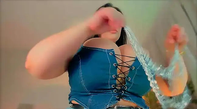 Snapshot of _cherry_bloss_ chatting on February 23, 4:17 am cherry bloss online show from February 23, 4:17 am