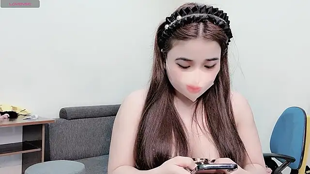 Snapshot of LyLy_Office chatting on December 26, 3:38 am LyLy Office online show from December 26, 3:38 am