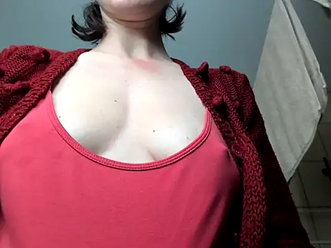 Snapshot of Milky_hairy_mommy chatting on November 14, 9:35 pm Milky hairy mommy online show from November 14, 9:35 pm