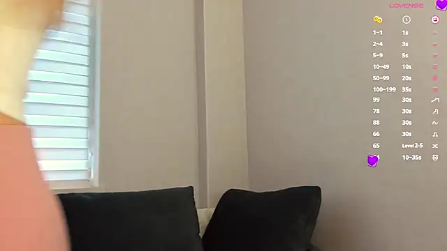 Snapshot of milamurrr chatting on December 3, 12:58 pm milamurrr online show from December 3, 12:58 pm