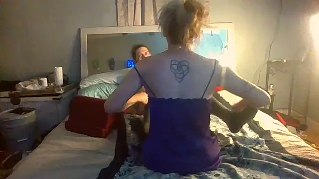 fuckmeharder1995 online show from February 1, 9:40 pm