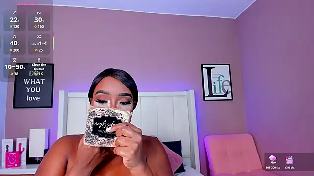 Britanymooree online show from October 18, 7:58 pm