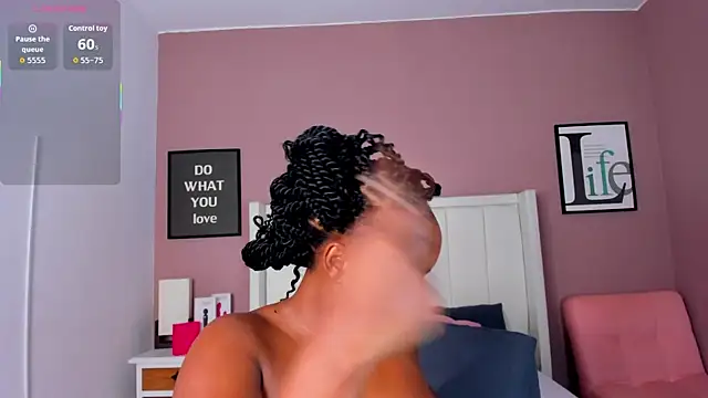 Britanymooree online show from November 25, 7:47 pm