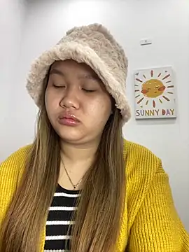 Odette68 online show from November 29, 11:41 pm