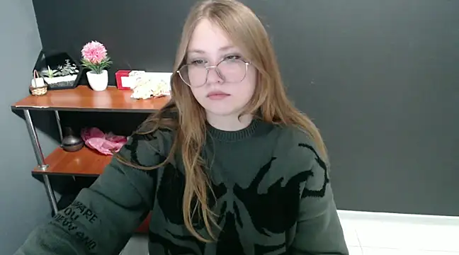lady minx online show from December 4, 9:18 am