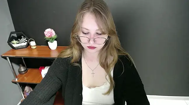lady minx online show from February 14, 7:28 am