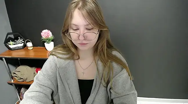 lady minx online show from February 18, 7:32 am