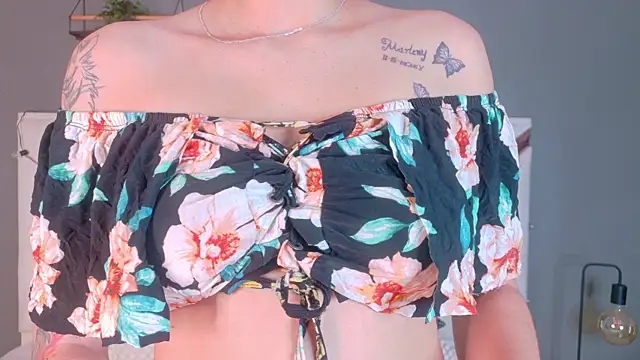 AmbarHills 1 online show from December 20, 11:39 am