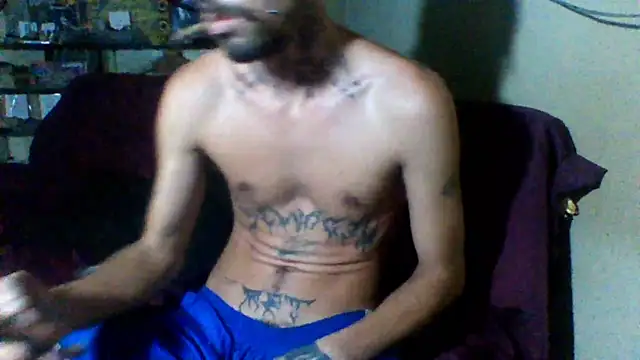 Snapshot of sellvageria chatting on January 15, 12:04 am sellvageria online show from January 15, 12:04 am