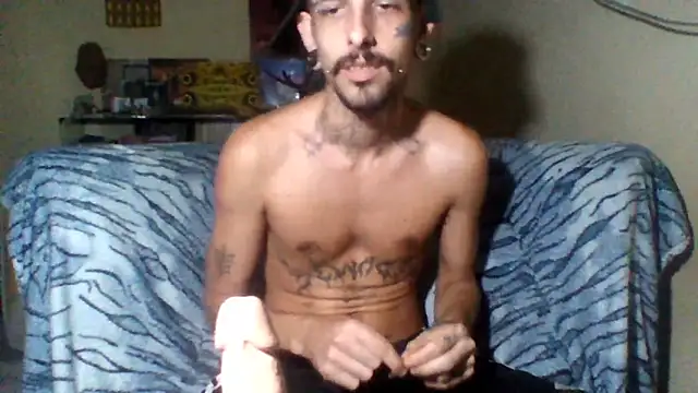 Snapshot of sellvageria chatting on February 1, 9:46 pm sellvageria online show from February 1, 9:46 pm