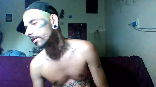 Snapshot of sellvageria chatting on February 18, 6:37 pm sellvageria online show from February 18, 6:37 pm