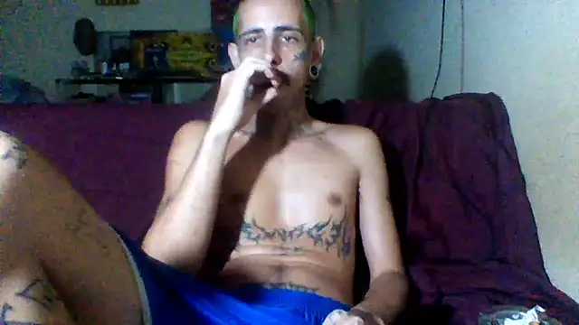 Snapshot of sellvageria chatting on February 23, 12:52 am sellvageria online show from February 23, 12:52 am