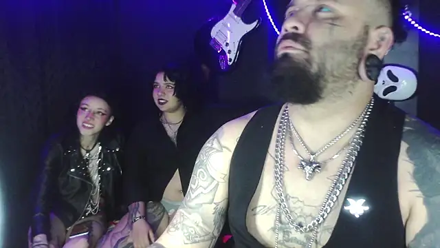 darkclothes online show from October 29, 6:04 am