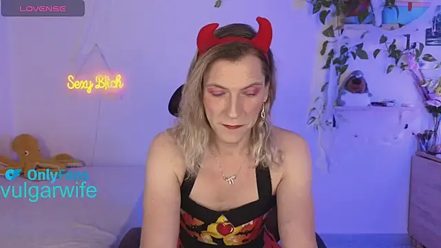 Snapshot of vulgar_wife chatting on October 26, 4:46 pm vulgar wife online show from October 26, 4:46 pm