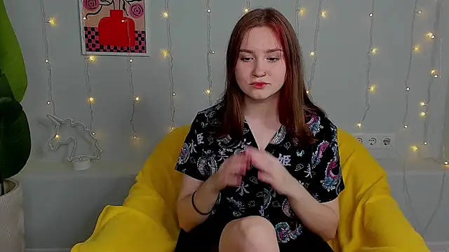 Snapshot of Sshy_Dream chatting on October 22, 8:25 am Sshy Dream online show from October 22, 8:25 am