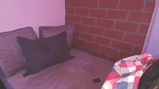 Snapshot of AmyW0w chatting on December 14, 5:51 pm AmyW0w online show from December 14, 5:51 pm