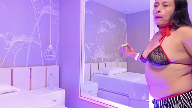 Daphne81  online show from November 11, 2:33 am