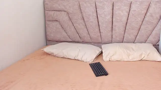 SavannahWildee online show from March 9, 1:26 pm