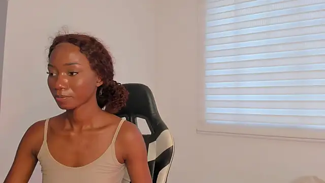 SavannahWildee online show from June 18, 10:25 pm
