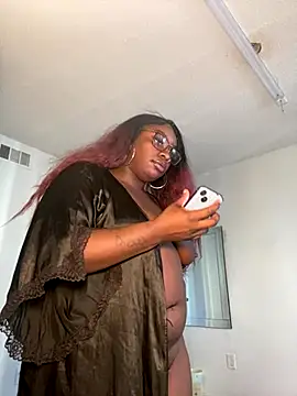 LillShayy online show from October 12, 3:00 pm