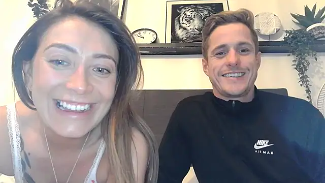 Snapshot of Pollypearson chatting on January 24, 9:37 pm Pollypearson online show from January 24, 9:37 pm