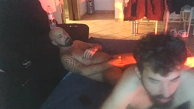 Snapshot of FJcouple chatting on December 18, 2:53 am FJcouple online show from December 18, 2:53 am