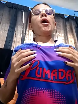 Snapshot of karolainvalentina chatting on February 14, 12:25 pm karolainvalentina online show from February 14, 12:25 pm