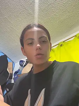 Snapshot of karolainvalentina chatting on October 27, 9:52 pm karolainvalentina online show from October 27, 9:52 pm