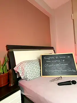 SOFIASWEETSECRETT online show from November 7, 9:42 am