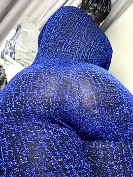 Hugemassivebootie online show from June 2, 5:15 pm
