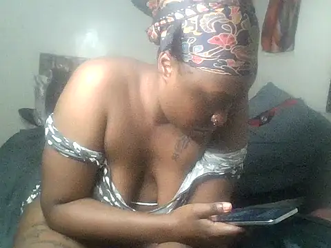 Snapshot of IAm_Katie chatting on December 21, 1:40 pm IAm Katie online show from December 21, 1:40 pm