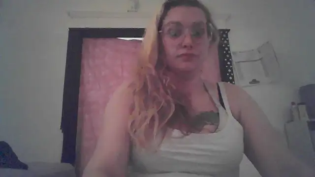 Lalalynn online show from April 29, 6:25 pm