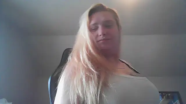 Lalalynn online show from May 24, 6:35 pm