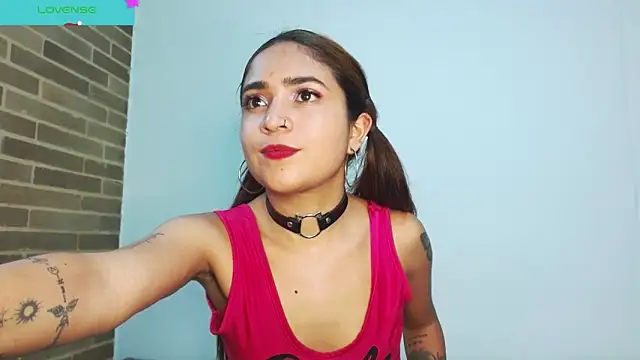 Snapshot of helenacyruss chatting on December 19, 10:10 pm helenacyruss online show from December 19, 10:10 pm