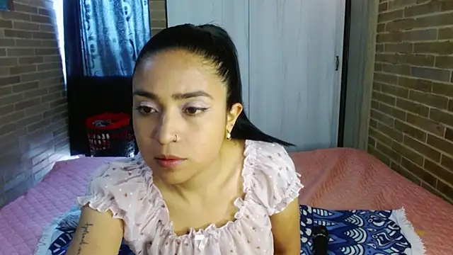 Snapshot of helenacyruss chatting on October 15, 5:35 pm helenacyruss online show from October 15, 5:35 pm