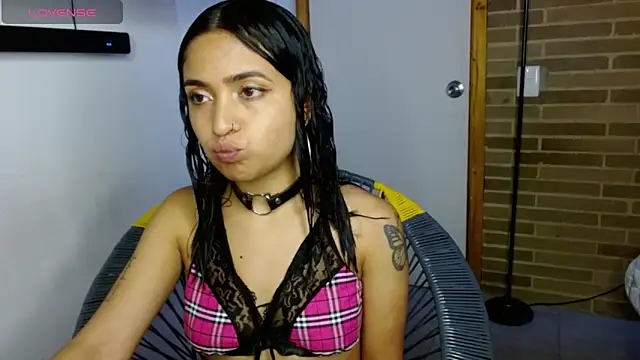 Snapshot of helenacyruss chatting on October 28, 4:20 pm helenacyruss online show from October 28, 4:20 pm