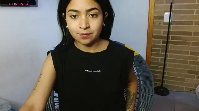 Snapshot of helenacyruss chatting on November 9, 3:10 pm helenacyruss online show from November 9, 3:10 pm