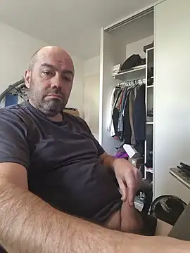 Snapshot of veryverybigdick45 chatting on June 3, 8:28 am veryverybigdick45 online show from June 3, 8:28 am