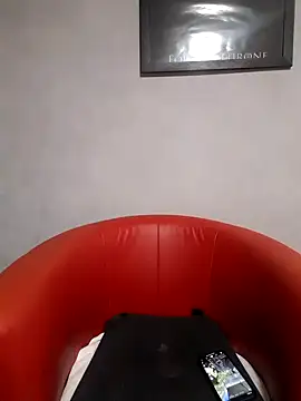 Snapshot of poussichienne chatting on March 18, 4:37 pm poussichienne online show from March 18, 4:37 pm