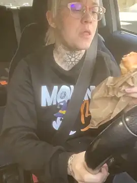 poussichienne online show from November 27, 11:01 am